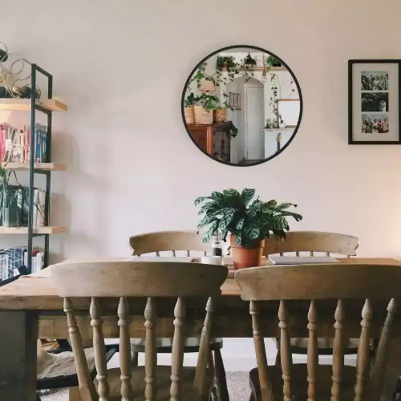 Miroir de salle de bain rond en métal noir de 16 pouces avec construction durable et finition élégante