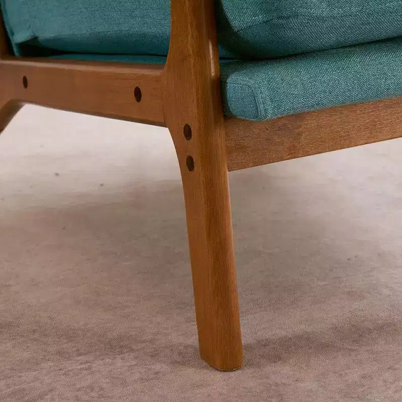 Chaise de loisirs d'intérieur en lin avec accoudoirs et dossier en bois massif et cadre en fer, dossier haut.