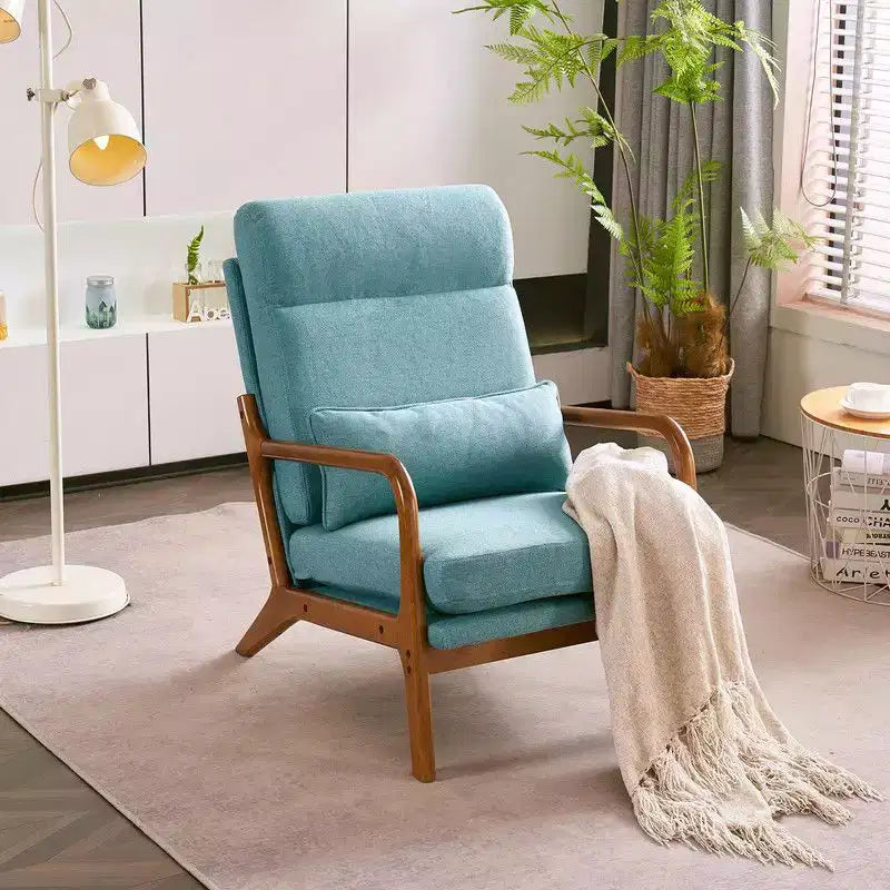 Chaise de loisirs d'intérieur en lin avec accoudoirs et dossier en bois massif et cadre en fer, dossier haut.