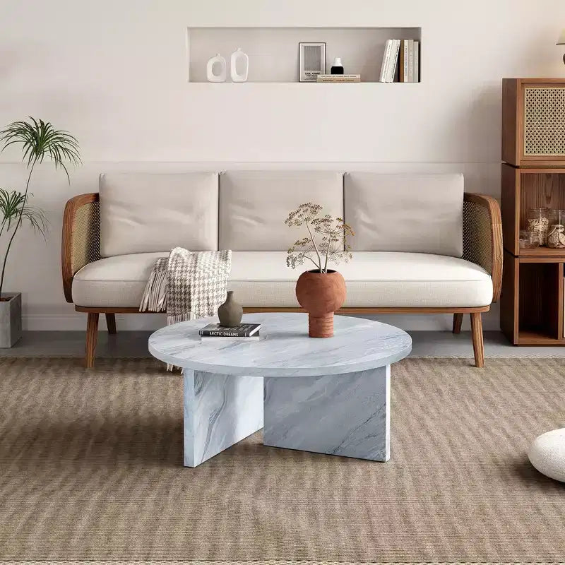 Table basse ronde noire en MDF polyvalente pour différents styles d'intérieur, alliant minimalisme moderne et charme nordique